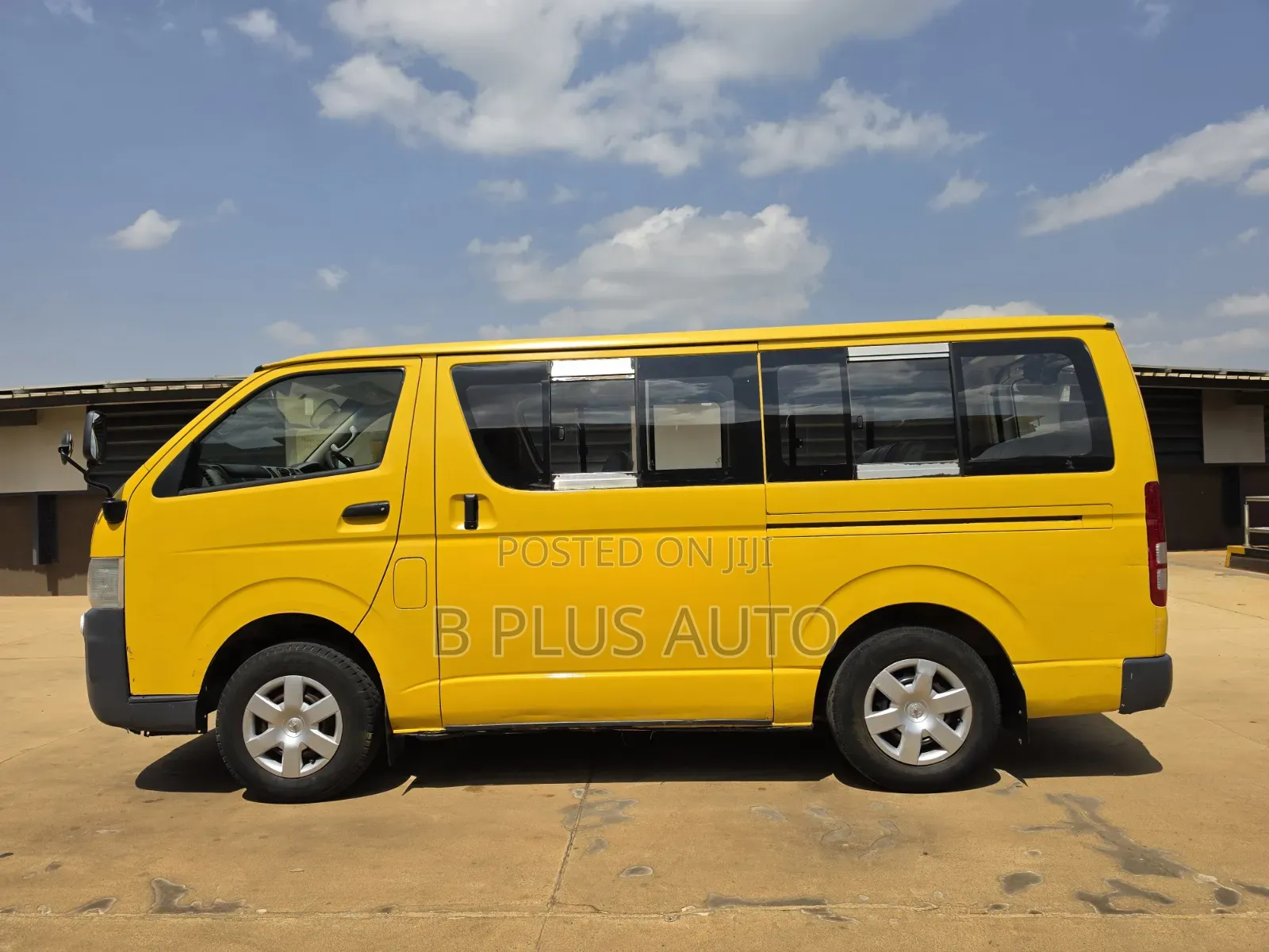Toyota HiAce 2005 Yellow