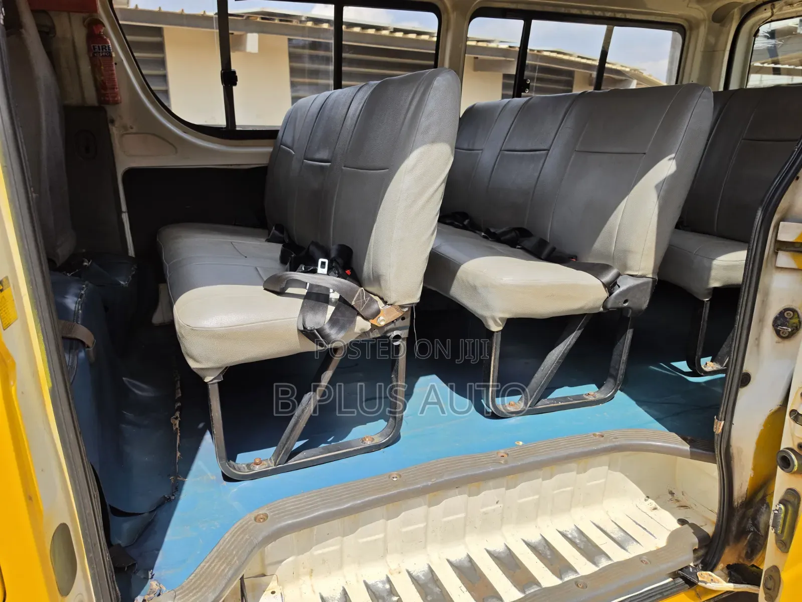 Toyota HiAce 2005 Yellow