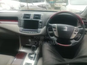 Toyota Crown 2011 Black