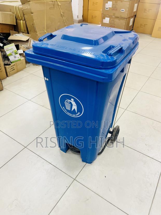 Premium 240l Waste Bin – Uv Resistant Heavy Duty - thumbnail 2