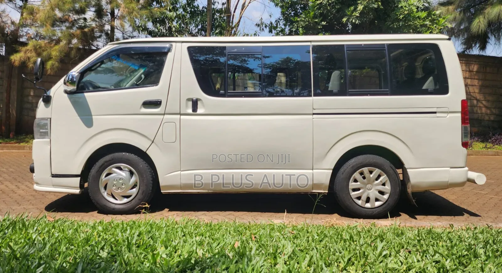 Toyota HiAce 2009 White