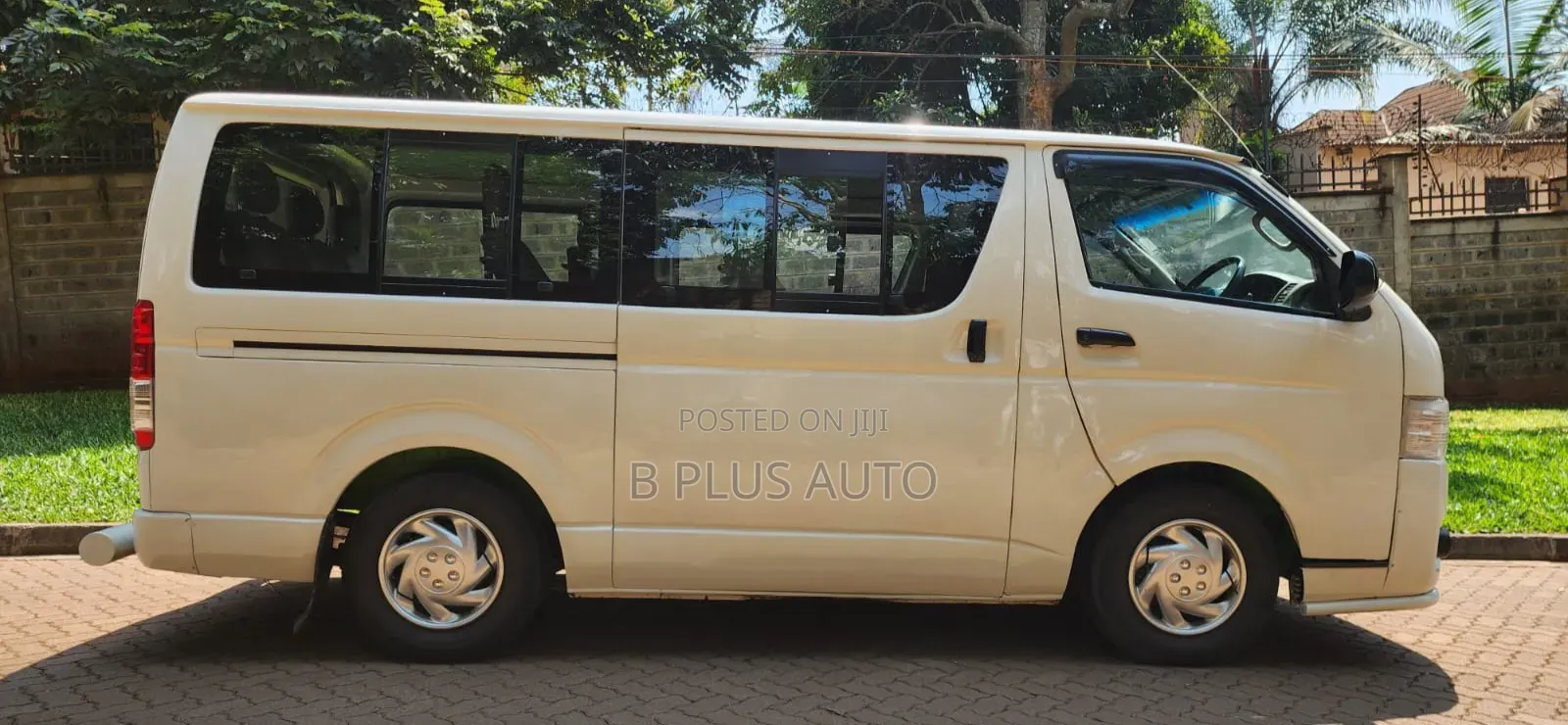 Toyota HiAce 2009 White