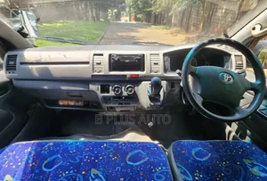 Toyota HiAce 2009 White