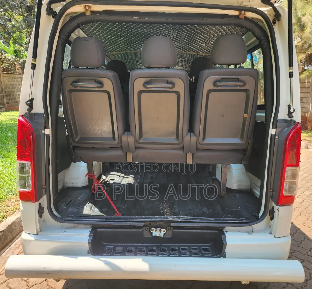 Toyota HiAce 2009 White