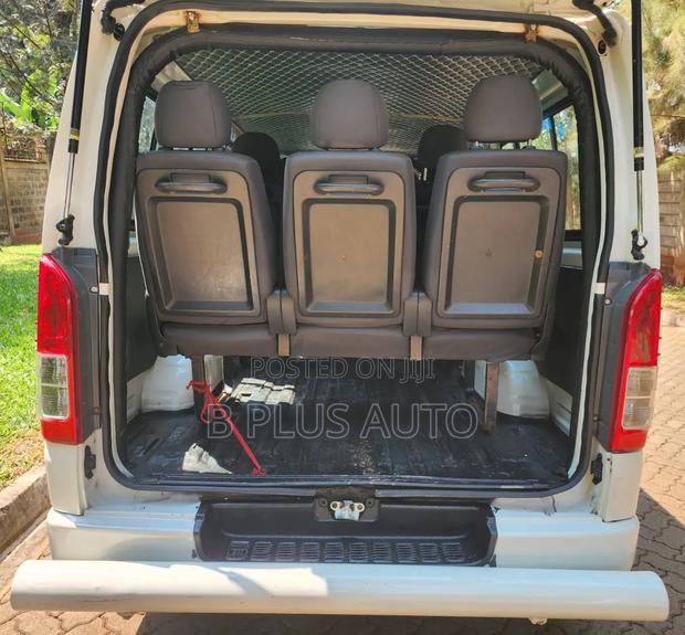Toyota HiAce 2009 White - thumbnail 7