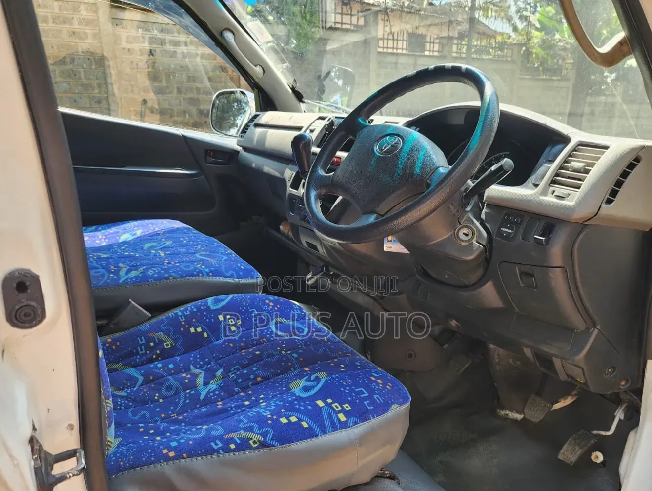 Toyota HiAce 2009 White