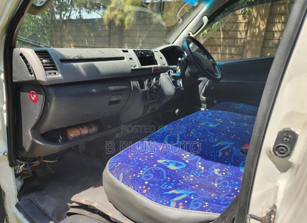 Toyota HiAce 2009 White - thumbnail 9