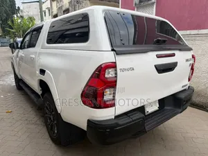 Toyota Hilux 2022 Pearl