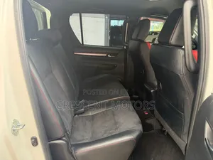 Toyota Hilux 2022 Pearl