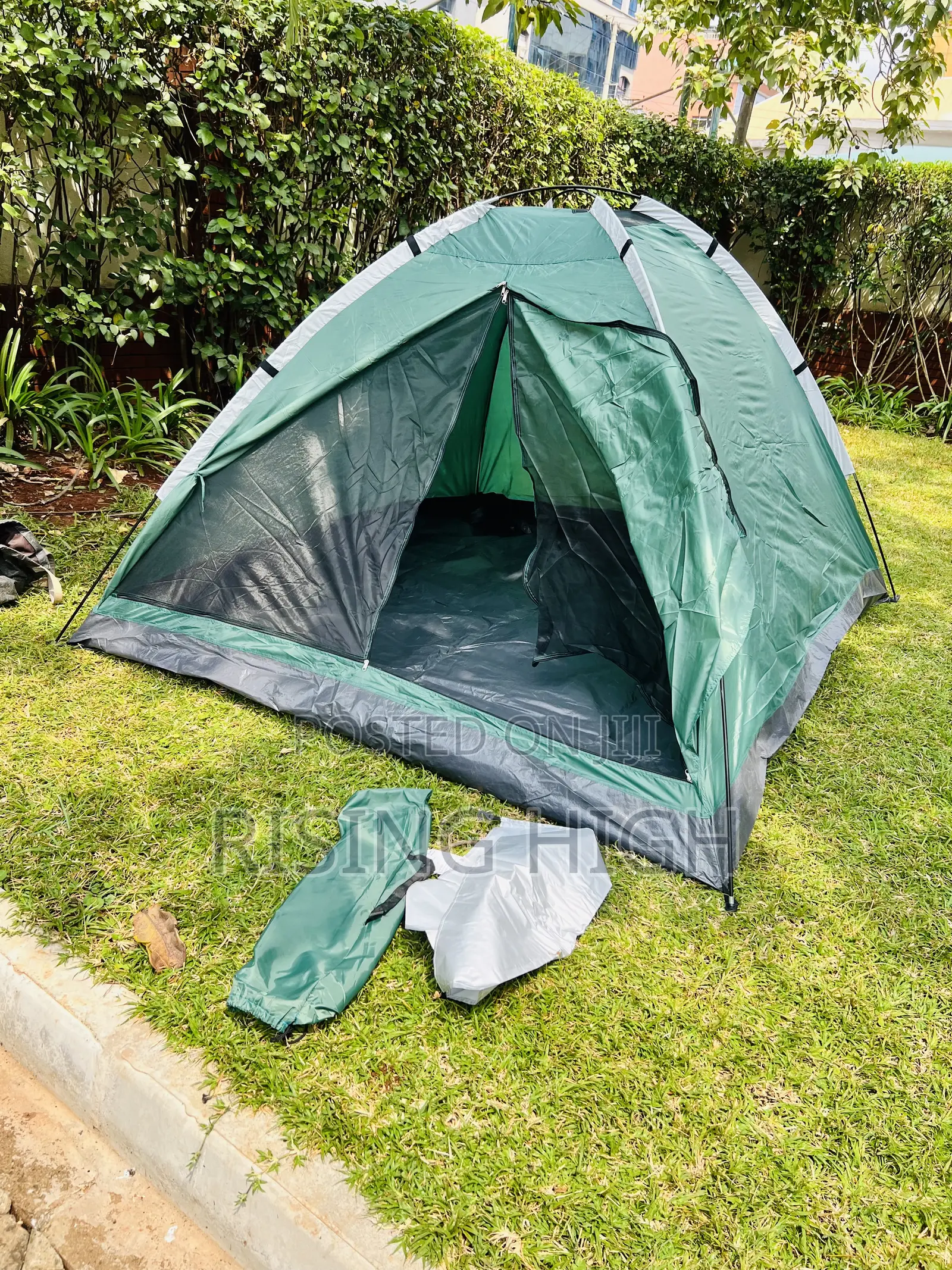 Spacious 4 Man Outdoor Adventure Tent