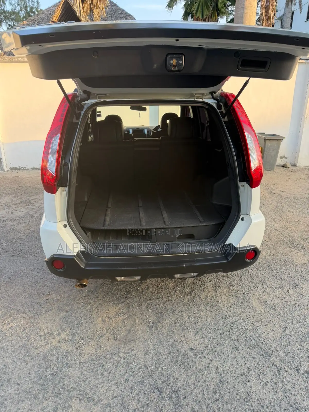 Nissan X-Trail 2.0 Petrol XE 2011 White