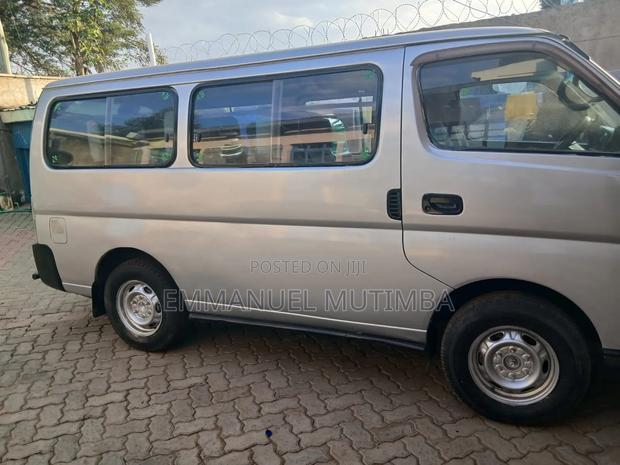 Nissan Caravan - thumbnail 3