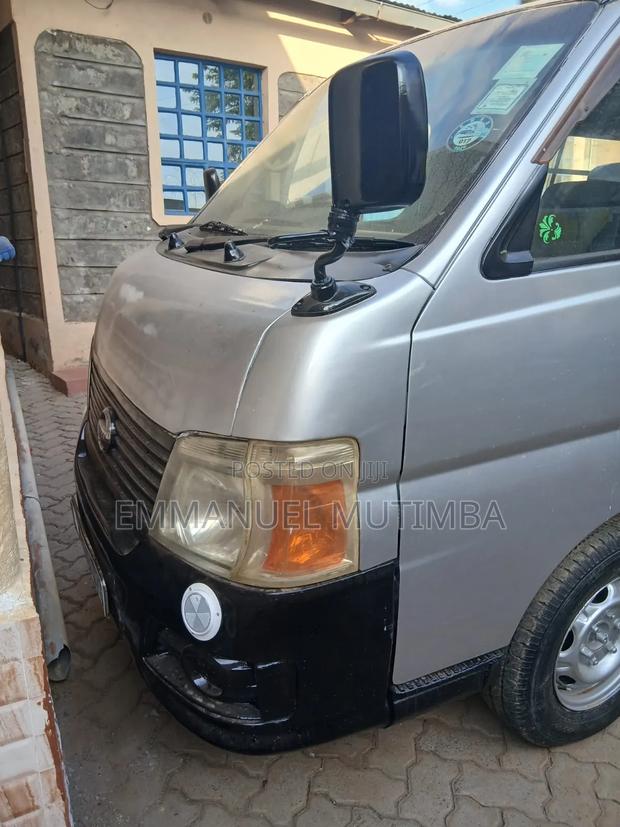 Nissan Caravan - thumbnail 7