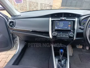 Toyota Corolla Fielder 2019 Silver