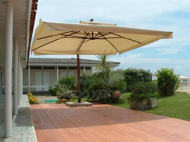 Garden Umbrella; Heavy Duty Adjustable Outdoor Garden Umbrella