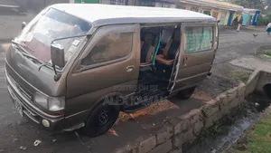 Toyota HiAce 2006 Grey