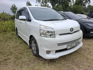 Toyota Voxy 2011 White