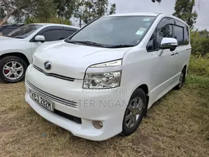 Toyota Voxy 2011 White