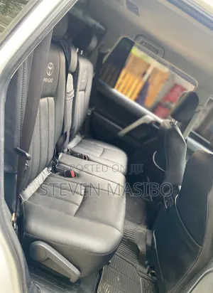 Toyota Land Cruiser Prado 2017 White