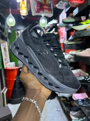On Cloudsurfer Max “Black” Qc