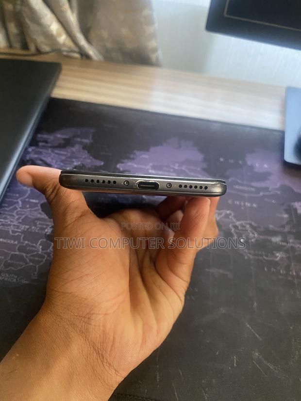 Xiaomi Pocophone F1 64 GB Black - thumbnail 4