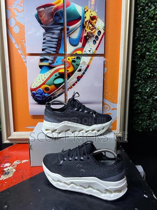 On Cloudsurfer Max “Black White”Qc
Sizes:39-45