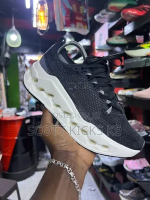 On Cloudsurfer Max “Black White”Qc
Sizes:39-45