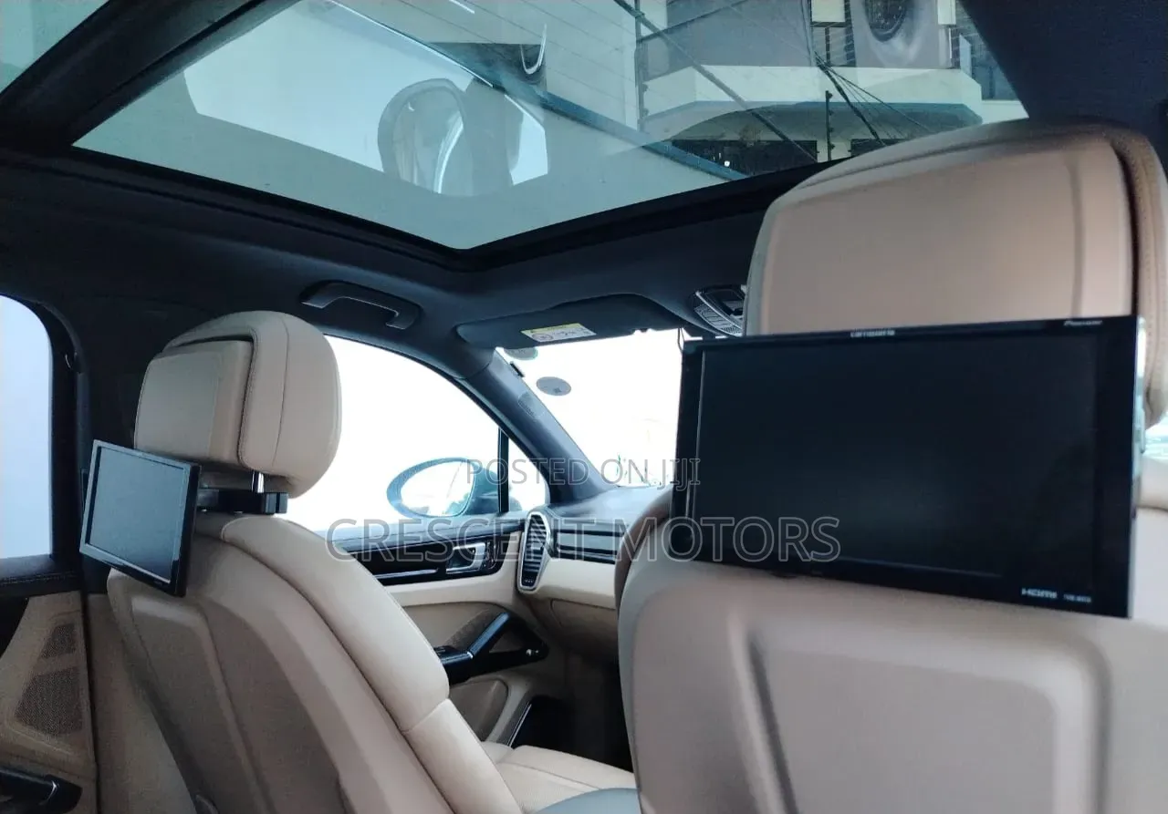 Porsche Cayenne 2019 Green