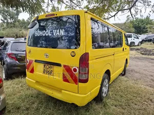 Toyota HiAce 2010 Yellow