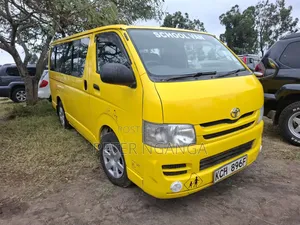 Toyota HiAce 2010 Yellow