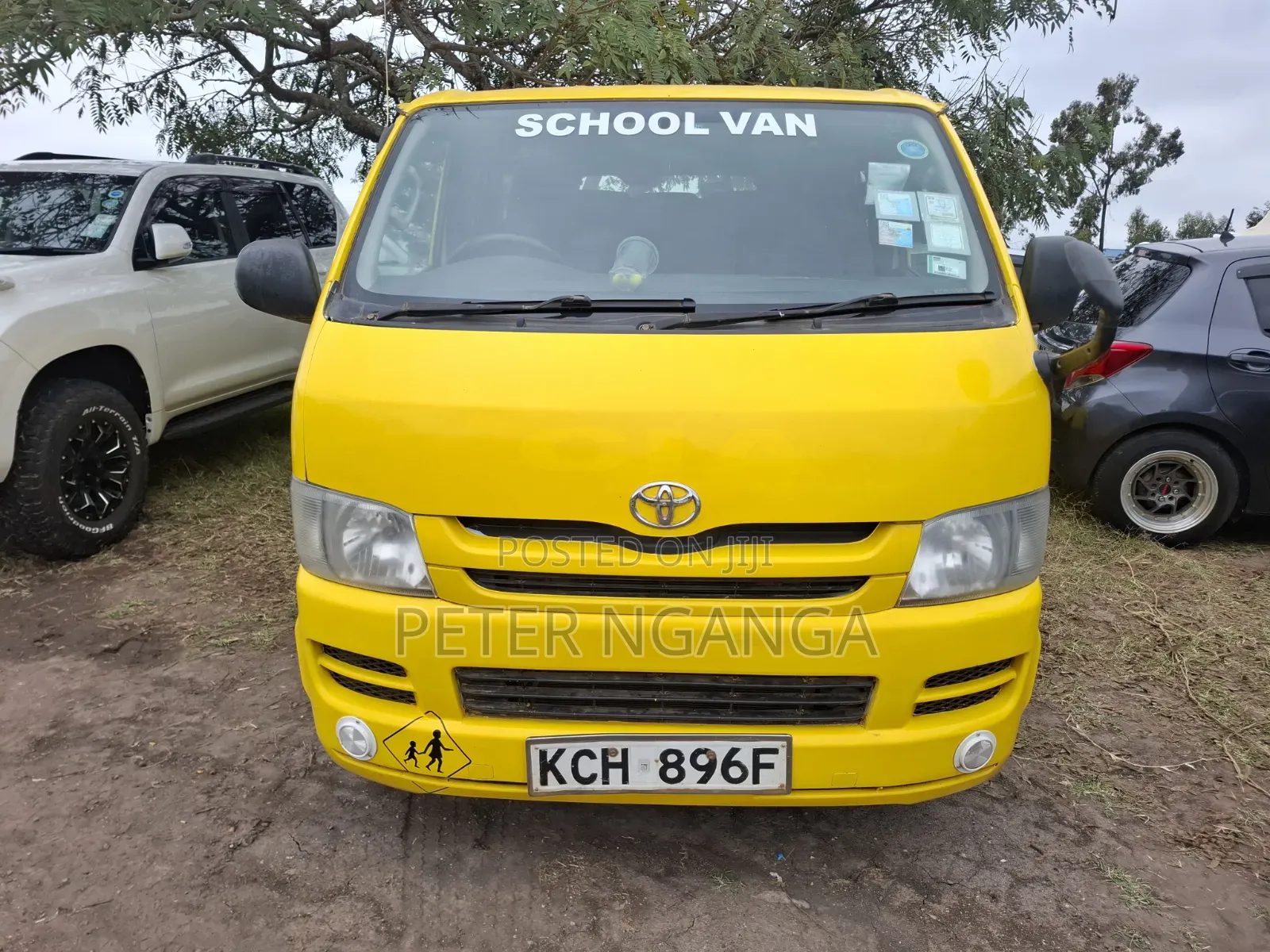 Toyota HiAce 2010 Yellow