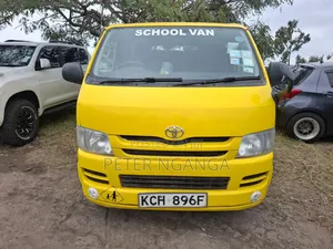 Toyota HiAce 2010 Yellow