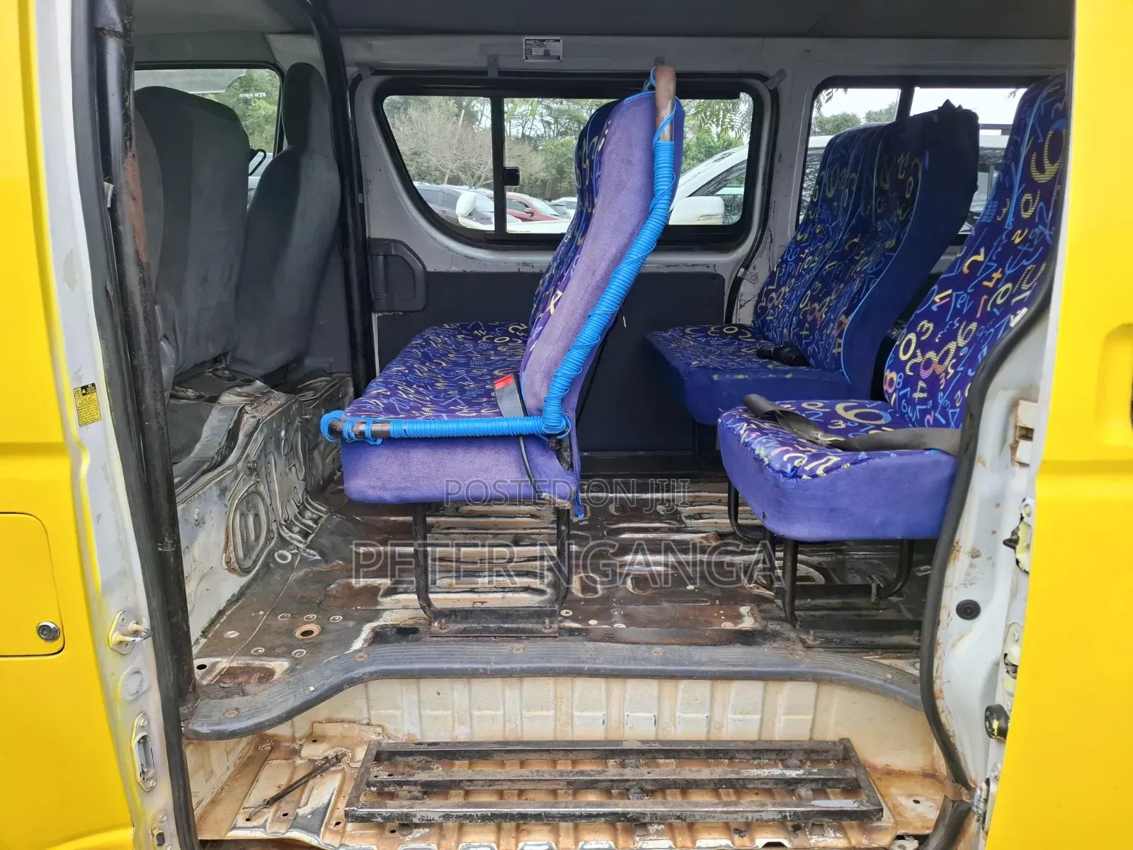 Toyota HiAce 2010 Yellow
