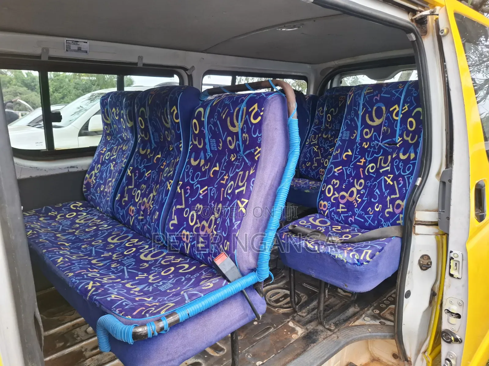 Toyota HiAce 2010 Yellow