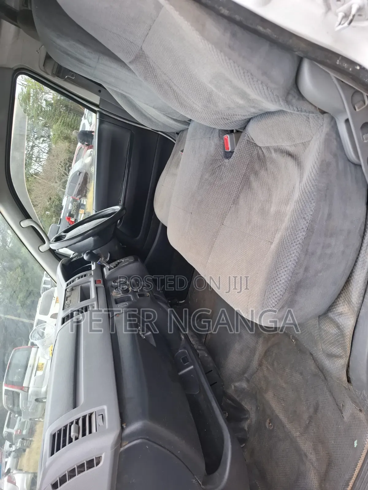 Toyota HiAce 2010 Yellow