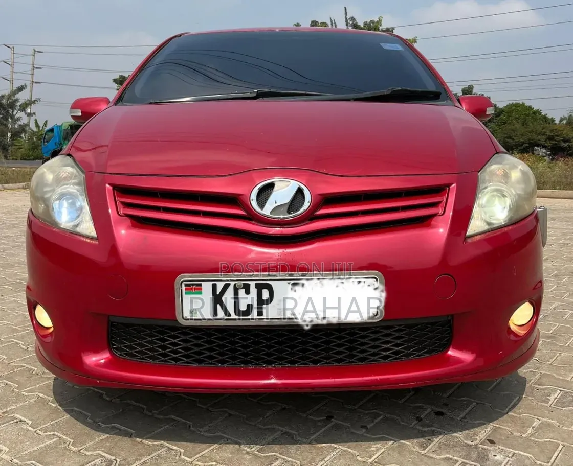 Toyota Auris 2010 Red