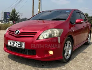 Toyota Auris 2010 Red