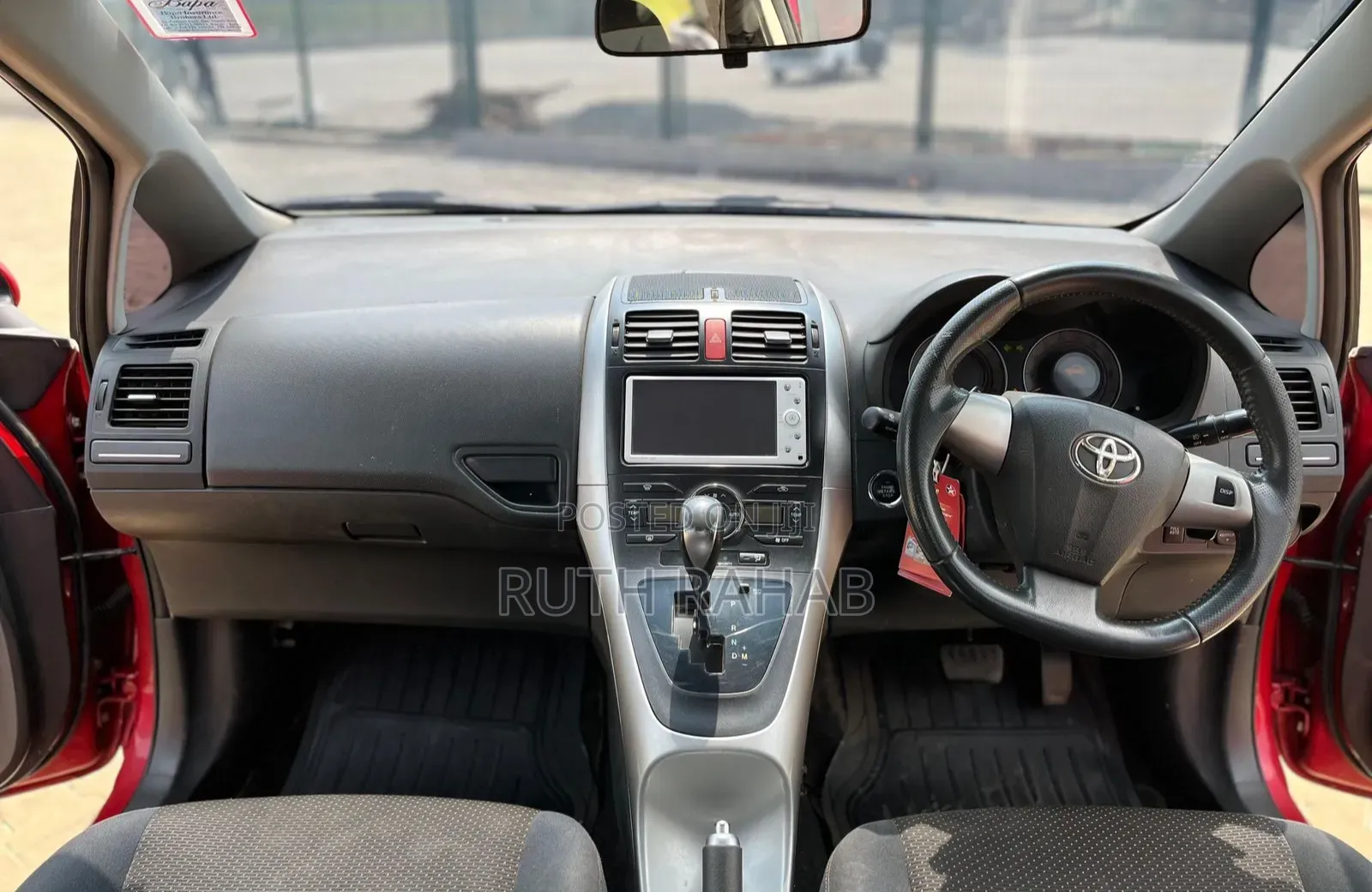 Toyota Auris 2010 Red