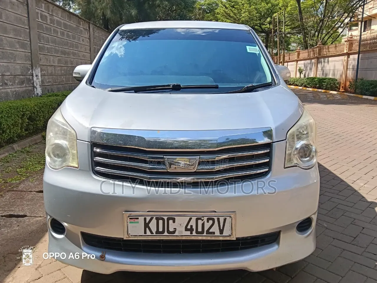 Toyota Noah 2014 Silver