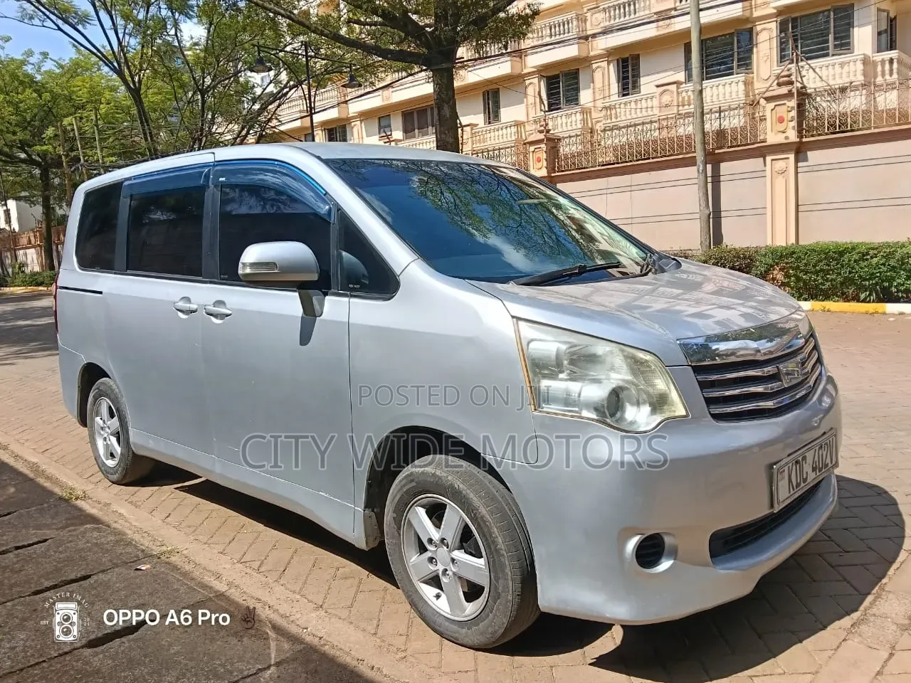 Toyota Noah 2014 Silver