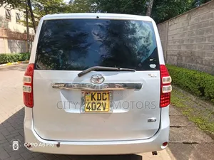 Toyota Noah 2014 Silver
