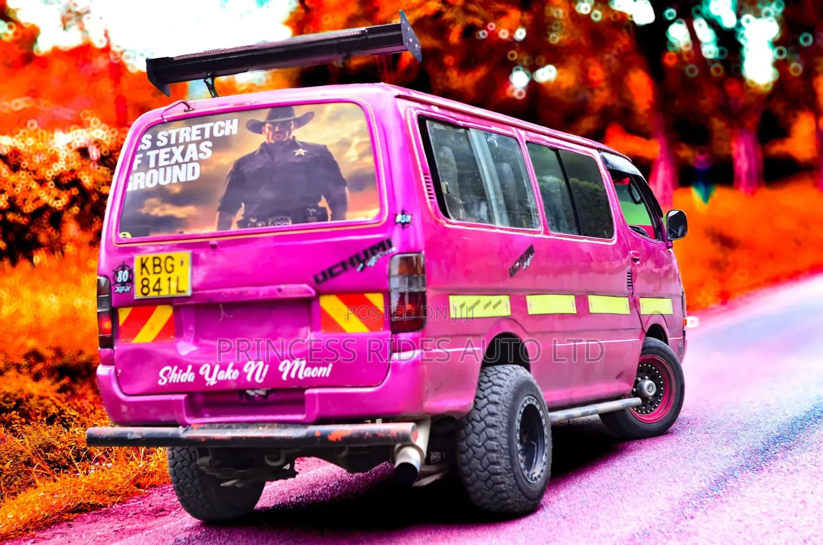 Toyota HiAce 2002 Pink