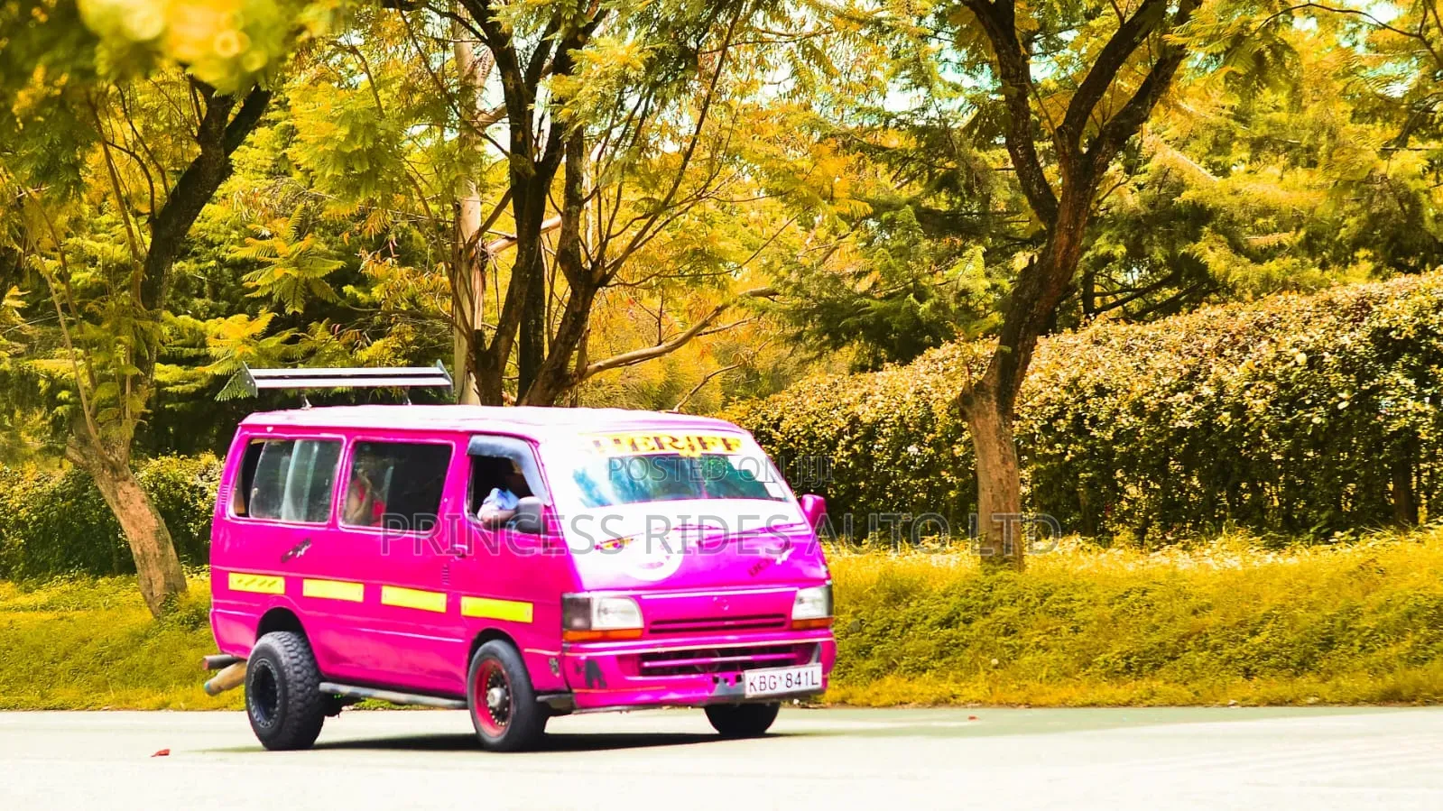Toyota HiAce 2002 Pink