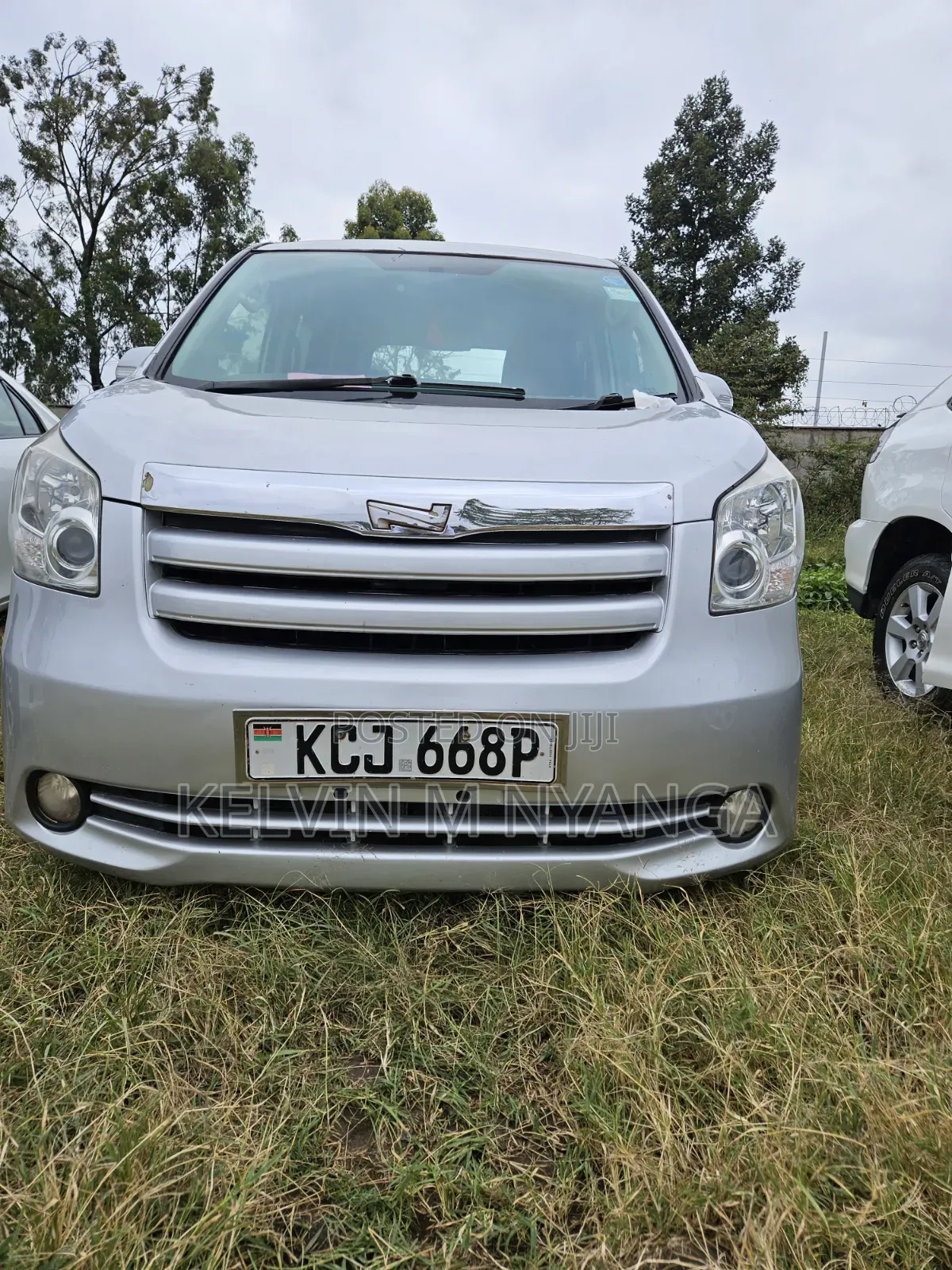 Toyota Noah 2009 Silver