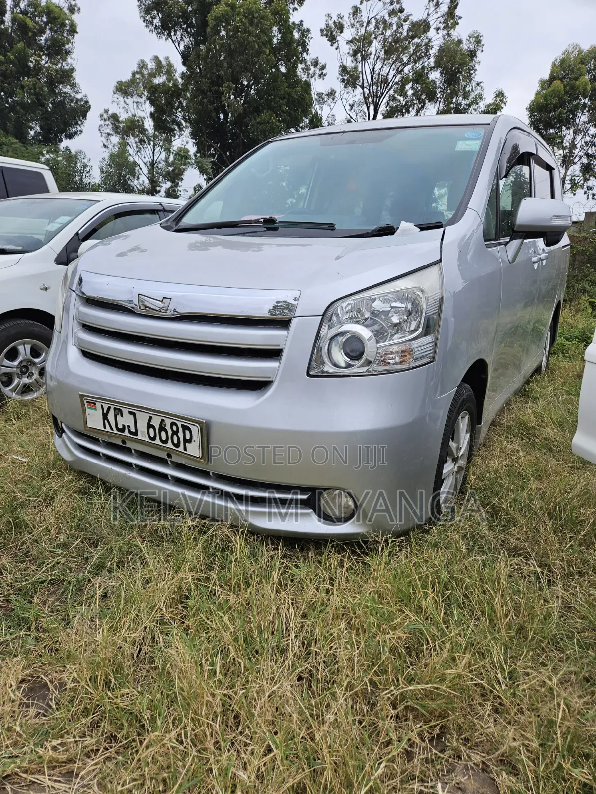 Toyota Noah 2009 Silver