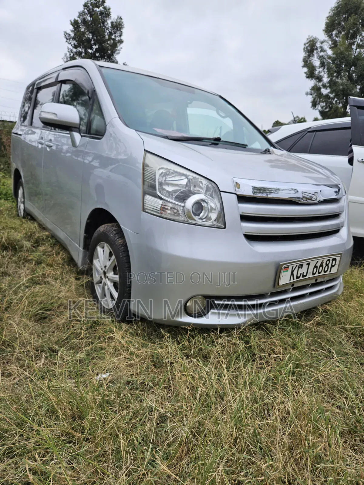Toyota Noah 2009 Silver