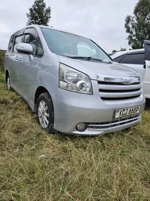Toyota Noah 2009 Silver