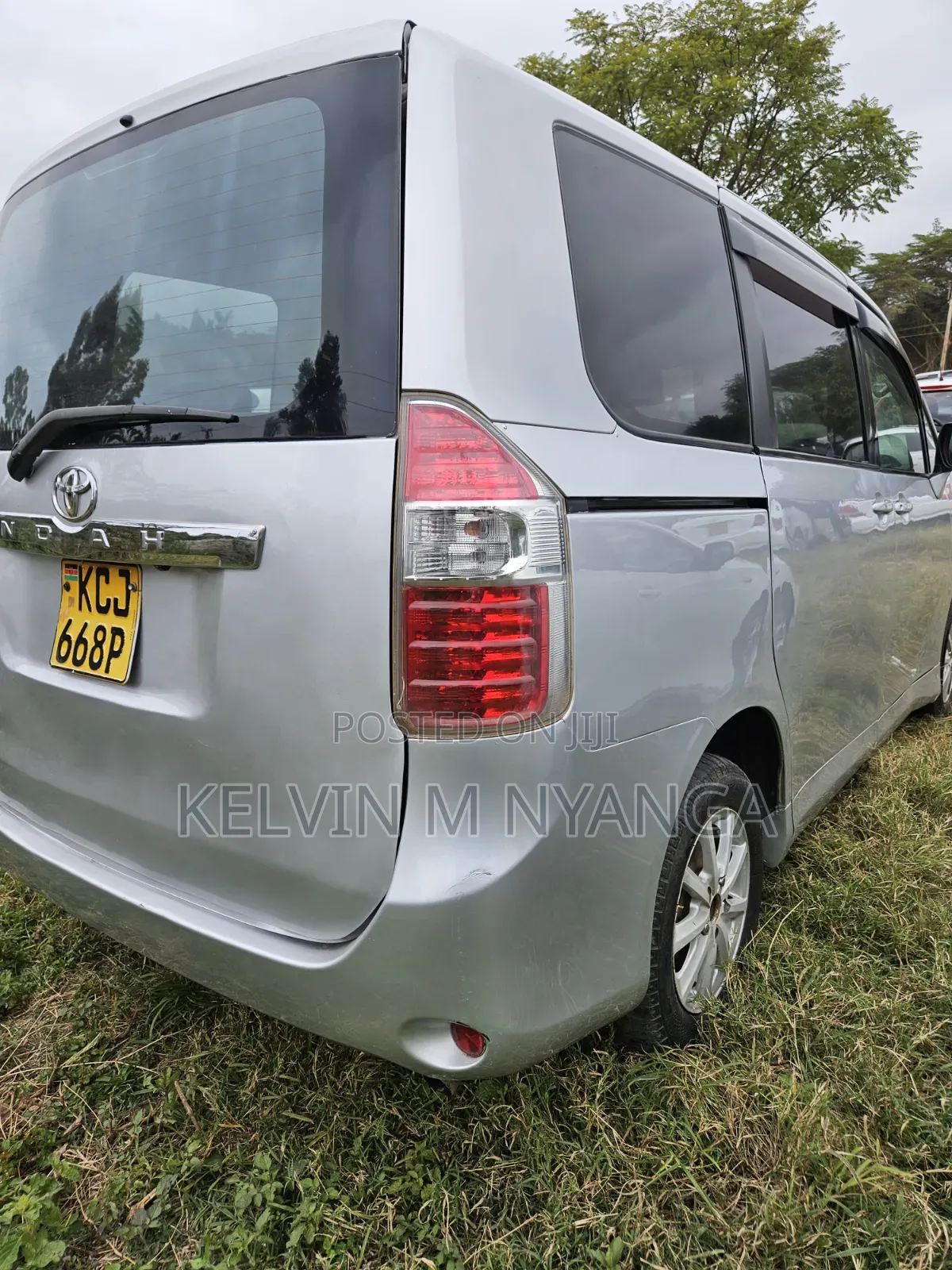Toyota Noah 2009 Silver
