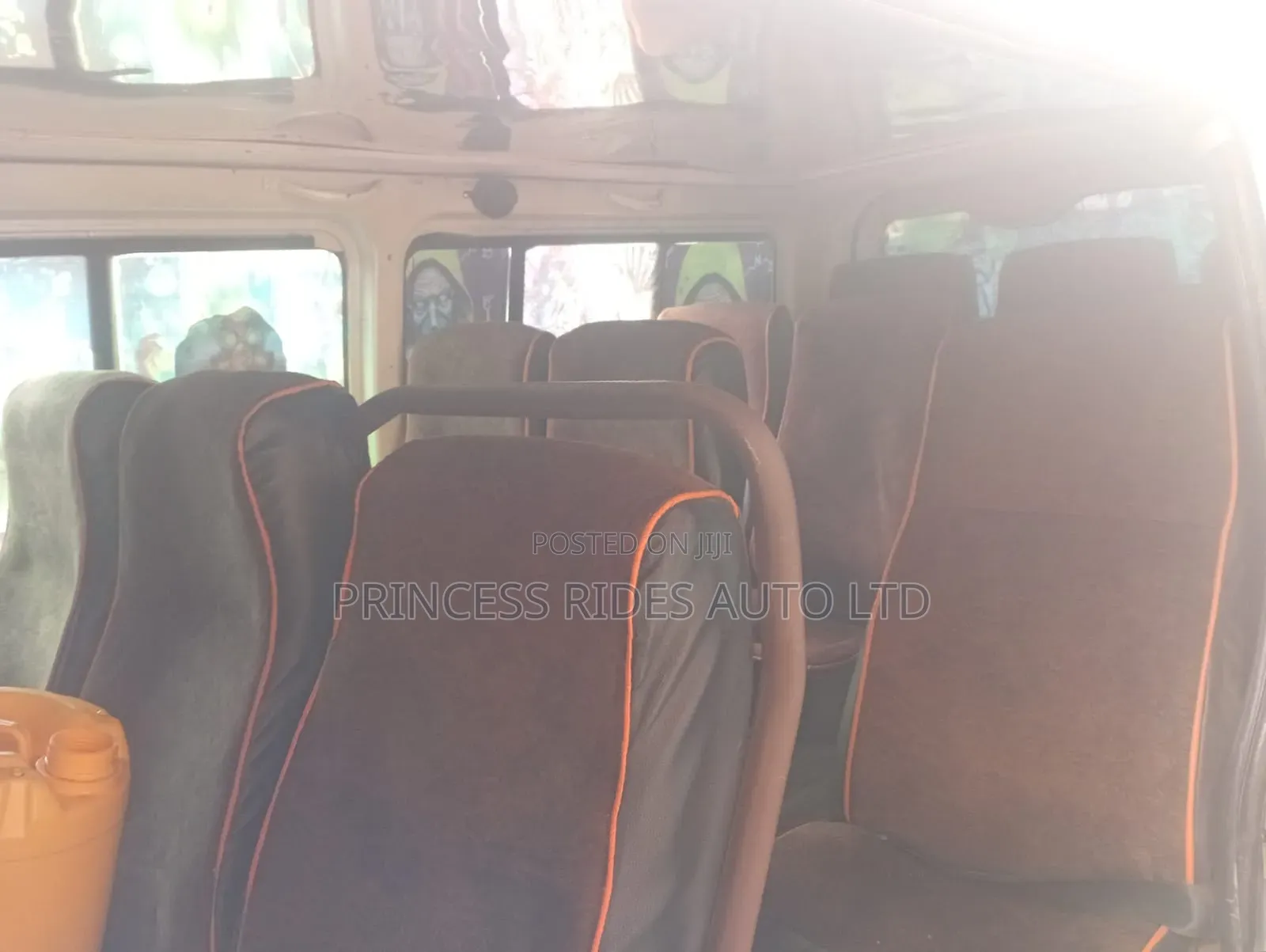 Toyota HiAce 2002 Pink