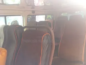 Toyota HiAce 2002 Pink